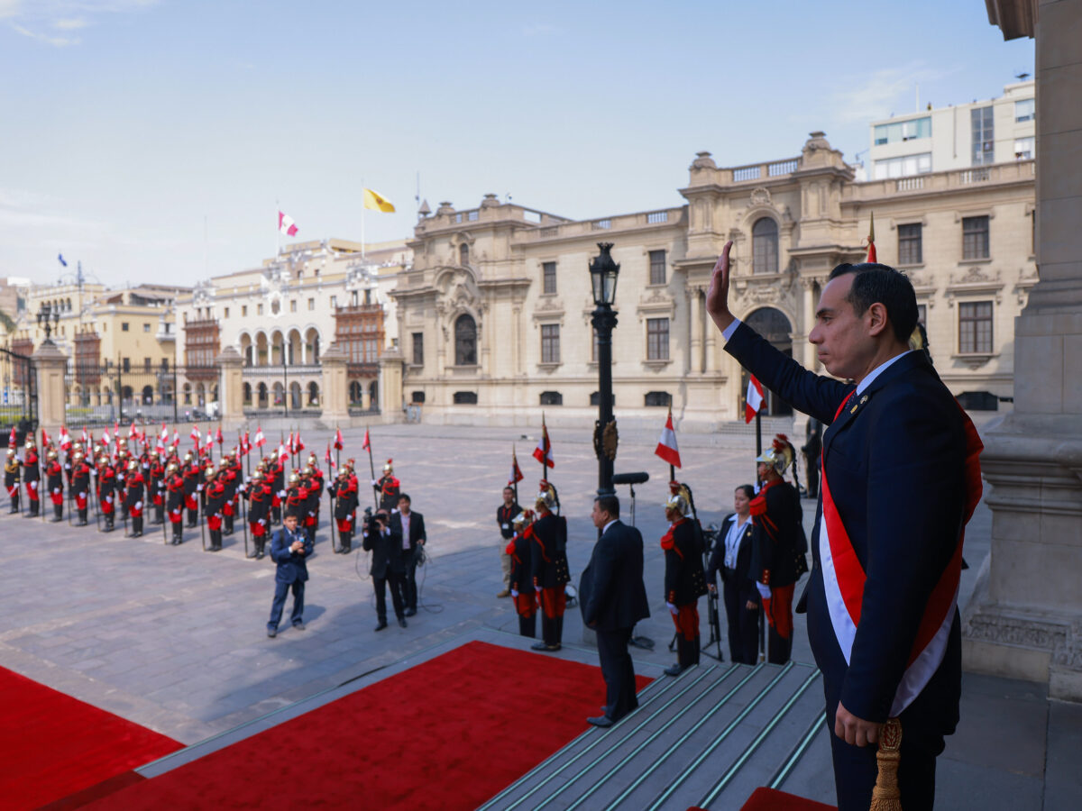 Peru: Congresso reúne assinaturas para impeachment de interino José Jerí