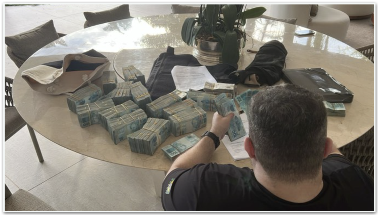 A Pol&iacute;cia Federal apreendeu R$ 1,6 milh&atilde;o em esp&eacute;cie na opera&ccedil;&atilde;o Compliance Zero 