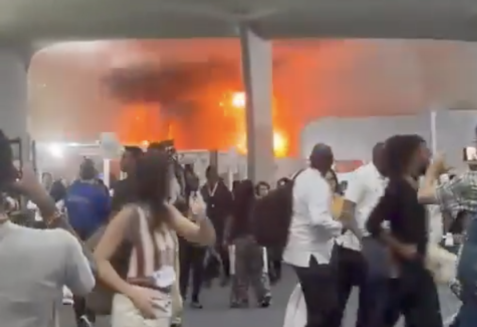 &ldquo;Pode ter sido um celular pegando fogo ou um curto-circuito&rdquo;, declarou o ministro Celso Sabino