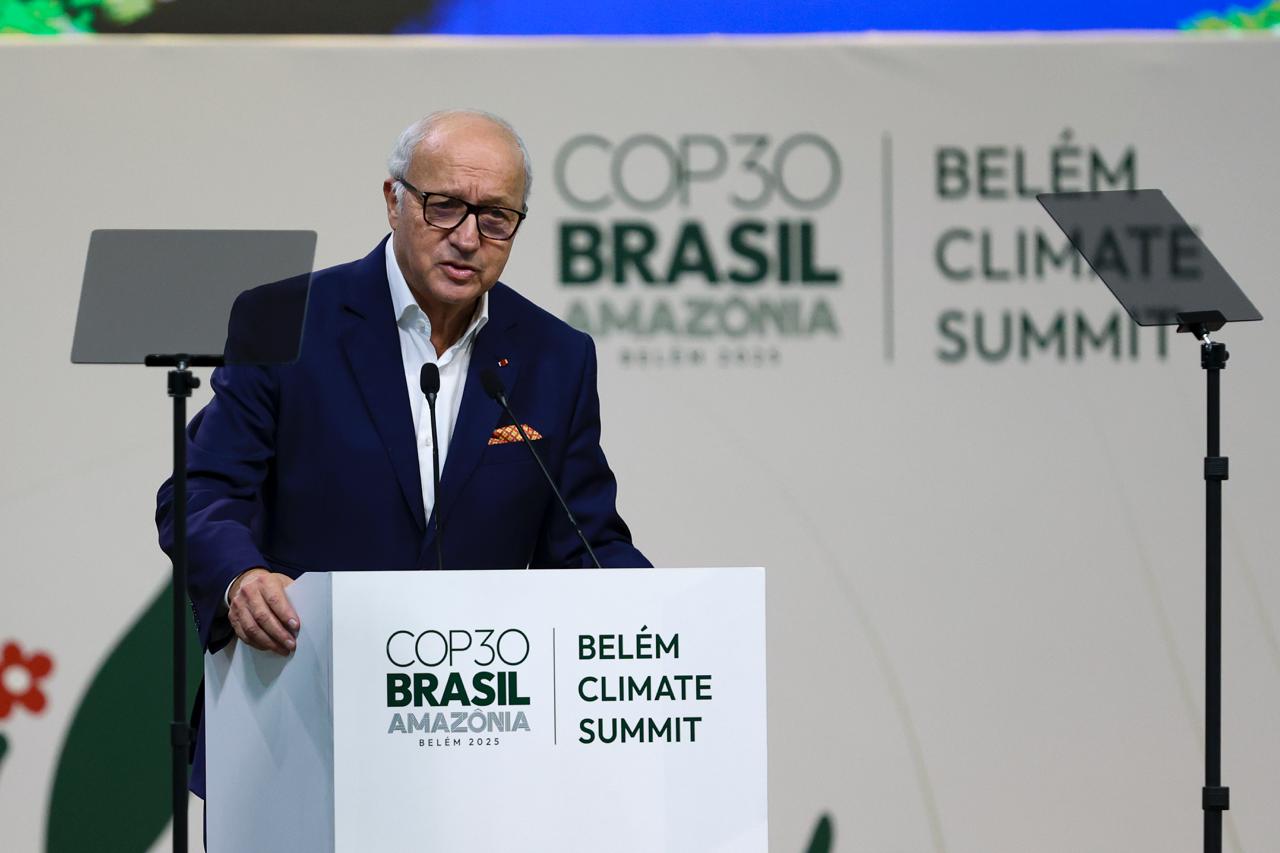 Laurent Fabius, que presidiu a COP21, em 2015, acumulou na &eacute;poca o cargo de ministro das Rela&ccedil;&otilde;es Exteriores da Fran&ccedil;a e atualmente lidera o c&iacute;rculo de presidentes de COPs