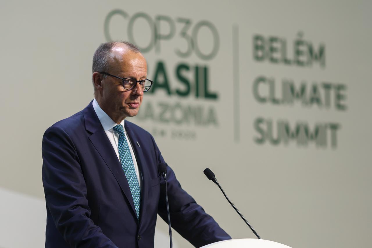 O chanceler da Alemanha, Friedrich Merz (CDU, centro-direita) na C&uacute;pula de L&iacute;deres da COP30; Merz demonstrou otimismo com o acordo entre o Mercosul e a Uni&atilde;o Europeia 
