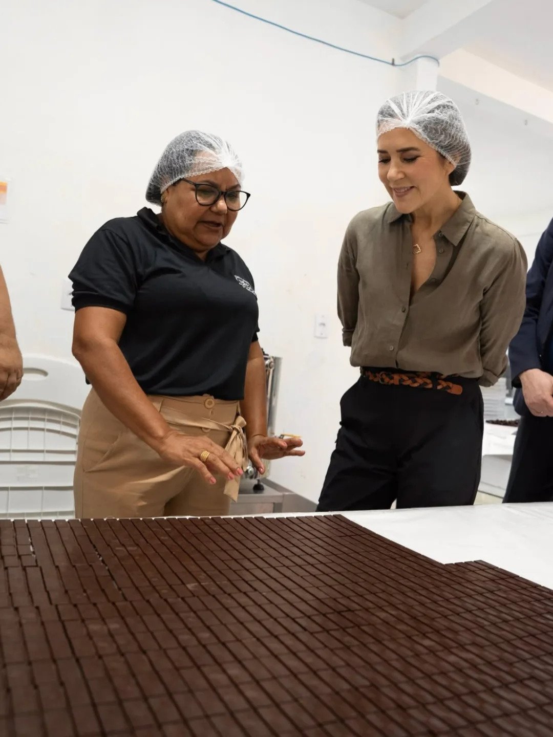 Rainha Mary conhece a forme de produ&ccedil;&atilde;o de chocolate