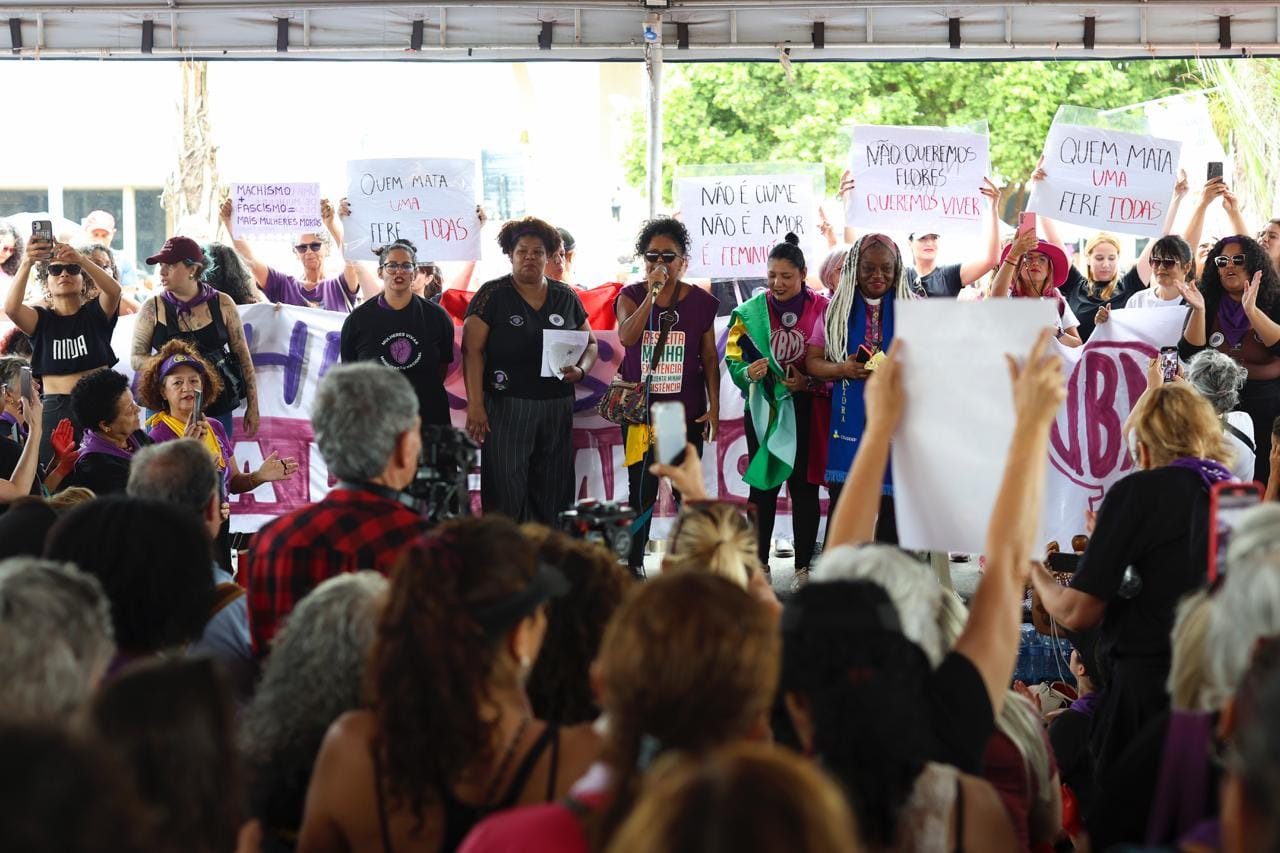 Movimentos sociais ocuparam o palco da manifesta&ccedil;&atilde;o
