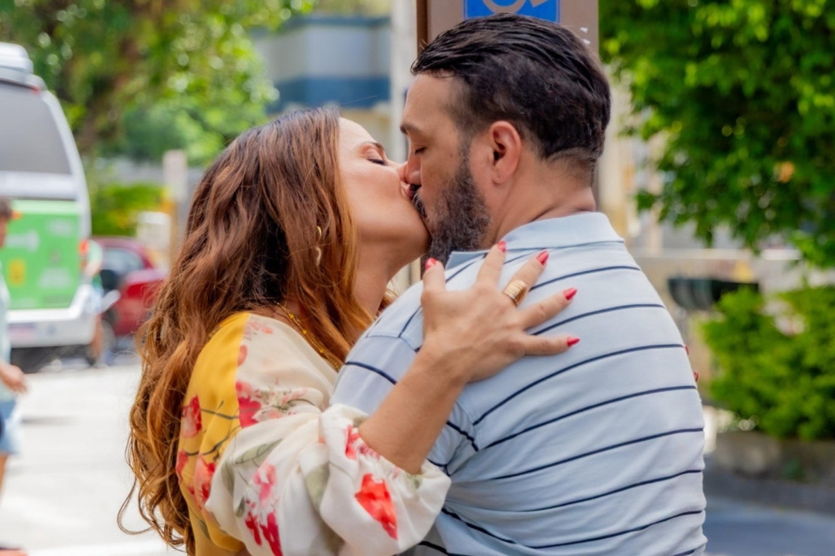 Três Graças: assista a cena completa do beijo de Belo e Viviane Araújo