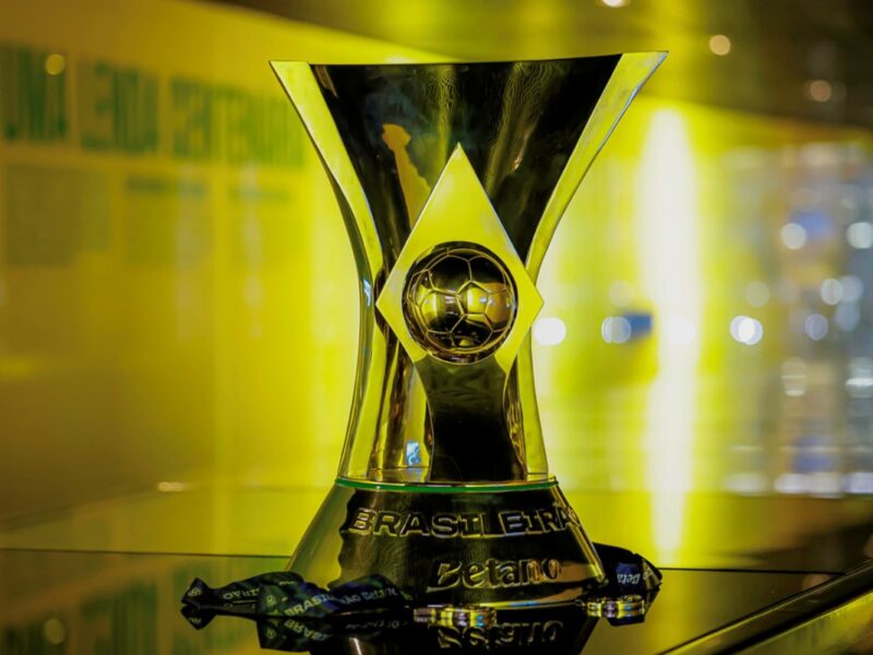 Athletico-PR e Corinthians fazem duelo atrasado pelo Brasileirão