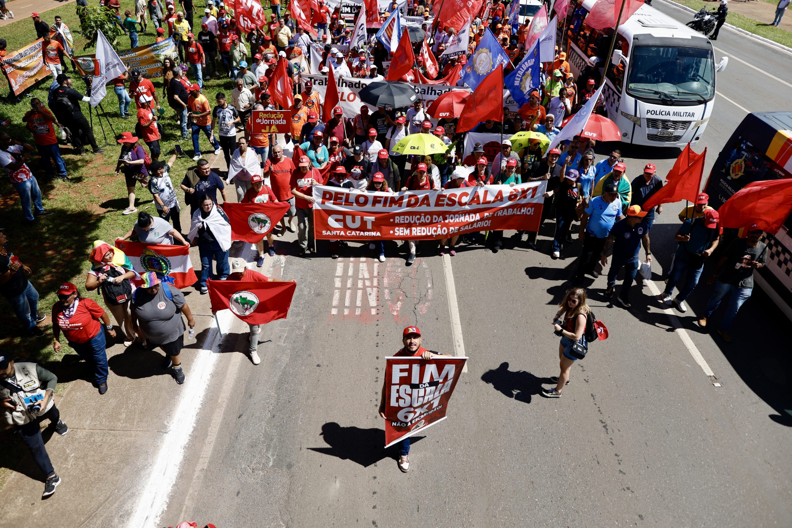Entre as reivindica&ccedil;&otilde;es dos trabalhadores estava o fim da escala 6 X 1