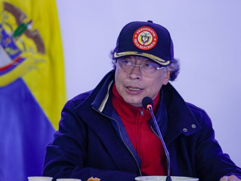 Petro denuncia conspiração entre direita colombiana e governo do Equador